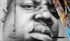 The Notorious B.I.G. wurde nach seiner Ermordung 1997 von Künstlern wie Puff Daddy, Lil Kim und Eminem nicht nur ein Tribute-Album gewidmet. Das vor dem Tod produzierte Life After Death stieg drei Wochen danach auf Platz eins der amerikanischen Charts ein und ist eines der meist verkauften Hip-Hop-Alben überhaupt. Im Januar dieses Jahres wurde wurde der Film Notorious B.I.G veröffentlicht, der das Leben des Musikers zeigt. Foto:  wikipedia/ Aaron Harewood