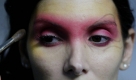Ein Model wird für die Show des mexikanischen Designers Pineda Covalin geschminkt. Foto: ap