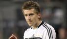 ARCHIV - Der Deutsche Marko Marin klatscht bei der U21-Europameisterschaft im Örjans Vall Stadion im schwedischen Halmstad Beifall (Archivfoto vom 22.06.2009). Der Wechsel von Fußball- Nationalspieler Marko Marin von Borussia Mönchengladbach zu Werder Bremen ist perfekt. Das erklärte Werders Sportdirektor Allofs am Mittwoch. Foto: Friso Gentsch dpa (zu dpa 0567 vom 24.06.2009) +++(c) dpa - Bildfunk+++
 Foto: dpa