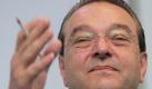 Nach den Milliardenverlusten der schweizerischen Großbank UBS durch unautorisierten Handel ist deren Vorstandsvorsitzender, Oswald Grübel, heute zurückgetreten. Durch die nicht genehmigten Transaktionen der in London ansässigen Investmentsparte der Bank hatte das Kreditinstitut über 2,3 Milliarden Dollar (1,6 Milliarden Euro) verloren. «Oswald Grübel betrachtet es als seine Pflicht, für den kürzlichen Vorfall im Zusammenhang mit unautorisiertem Handel die Verantwortung zu übernehmen», hieß es in einer Stellungnahme des Präsidenten des Verwaltungsrats, Kaspar Villinger. «Dies ist Ausdruck seiner konsequenten Haltung und Integrität.» Foto: dapd