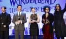 Johnny Depp, Matt Lucas, Crispin Glover, Michael Sheen, Mia Wasikowska, Helena Bonham Carter und Anne Hathaway gebem sich beim Great Big Ultimate Fan Event die Ehre - zur Feier des Kinofilms Alice in Wonderland. Foto: ap