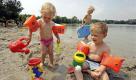 Brütende Hitze am Wochenende: Erträglich ist es da fast nur am Badesee. Foto: ddp