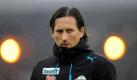 Paderborns Trainer Roger Schmidt beobachtet die Niederlage seiner Spieler. Foto: Thomas Eisenhuth Foto: dpa
