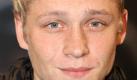 Der Schauspieler Matthias Schweighöfer gehört nach Ansicht der Zeitschrift GQ zu den Männern des Jahres 2010. Bei einer Gala in der Komischen Oper Berlin soll dem 29-Jährigen am kommenden Freitag die Auszeichnung in der Kategorie Film National verliehen werden. Schweighöfer bekomme den Preis, so GQ-Chefredakteur José Redondo-Vega, weil er zu einem Aushängeschild des deutschen Films geworden sei. Darüber hinaus führe er jetzt auch Regie, habe eine eigene Produktionsfirma und ein eigenes Modelabel.(dpa) Foto: dpa