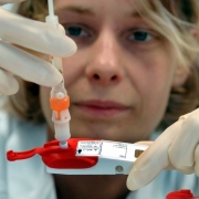 Nur in wenigen Fällen sind Bluttests in Deutschland überhaupt zulässig.