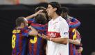 Sami Khedira (vorne) gestikuliert vor jubelnden Spielern vom FC Barcelona nach dem Gegentor durch Zlatan Ibrahimovic. Foto: ddp