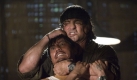 John Rambo (Sylvester Stallone) hlt einen Mann fest und wrgt ihn (undatierte Filmszene). Im Actionfilm John Rambo, dem vierten Teil der Rambo-Serie, muss der gleichnamige Kmpfer eine Gruppe Missionare aus den Hnden sadistischer Bsewichte befreien. Der Foto: dpa