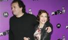 FILE - In this Nov. 8, 2007 file photo, actress Brittany Murphy, right, and husband, writer Simon Monjack, walk on the press line at a party in West Hollywood, Calif. Monjack was found dead at his Los Angeles home late Sunday, May 23, 2010 five months his wife, actress Brittany Murphy died, police said. (AP Photo/Dan Steinberg, File) Foto: ap