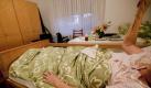 Pflege in den eigenen vier Wänden: Um die Qualität des Pflegedienstes zu überprüfen, sollten Angehörige ab und zu unangemeldet vorbeikommen. (Bild: Rumpenhorst/dpa/tmn) Foto: dpa