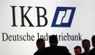 Vorstandsmitglieder der Deutschen Industriebank sprechen am 27. August 2009, vor Beginn der  Hauptversammlung der IKB in Duesseldorf, Nordrhein- Westfalen, auf dem Podium. Die krisengeschuettelte Mittelstandsbank IKB hat im ersten Halbjahr des Geschaeftsjahres 2009/10 einen kleinen Gewinn erzielt, wie das Duesseldorfer Geldinstitut  mitteilte. (AP Photo/Roberto Pfeil)  ---Members of Deutsche Industriebank IKB speak during a shareholders' meeting of the bank in Duesseldorf, western Germany, Aug. 27, 2009. (AP Photo/Roberto Pfeil) Foto: ap
