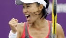 Die Japanerin Kimiko Date Krumm freut sich bei South Korean Open über ihren Sieg. Zuvor hatte sie die Spanierin Anabel Medina Garrigues im Finale geschlagen. Spielort:Seoul. Das Turnier war mit 220.000 US-Dollar dotiert. Foto: ap