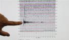Seismologe Anthony Guarino zeigt die Erdbebenspitze in einem Labor im kalifornischen Pasadena. Foto: ap