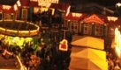 Der nach Angaben des Veranstalters größte Weihnachtsbaum leuchtet auf dem Weihnachtsmarkt in Dortmund (24.11.2008). Die Weihnachtsmärkte in Nordrhein-Westfalen sind laut den Organisatoren in diesem Advent gut gelaufen. Unter anderem in Düsseldorf zogen die Veranstalter eine positive Bilanz: Die Werbung mit der Kombination von Weihnachtsbuden und klassischem Einzelhandel hat erneut 7,5 Millionen Besucher in die Innenstadt gelockt. Foto: Bernd Thissen dpa/lnw (zu lnw 7299 vom 23.12.2008) +++(c) dpa - Bildfunk+++  Foto: dpa
