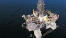 FILE - In this undated file photo released by Transocean, the ultra-deepwater semi-submersible rig Deepwater Horizon is shown operating in the U.S. Gulf of Mexico. Authorities were searching for missing workers early Wednesday April 21, 2010 who evacuated after an explosion at the oil drilling platform off the coast of Louisiana. The explosion happened around 10 p.m. Tuesday, 52 miles southeast of Venice, La., while 126 workers were aboard the platform, Coast Guard Senior Chief Petty Officer Mike O'Berry said. (AP Photo/Transocean) ** NO SALES ** Foto: AP