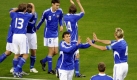 Die Mannschaft aus Finnland jubelt über das frühe Tor. Foto: dpa