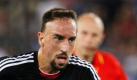 Wirbel um Franck Ribéry: Das Skandalbuch Die dunkle Seite von Franck Ribéry erzählt mit kompromittierenden Details von der Sex-Affäre mit der seinerzeit minderjährigen Prostituierten Zahia Dehar, von Transfergeschäften und persönlichen Eitelkeiten. Der Stammspieler von Bayern München und einst umjubelte Nationalspieler sieht sich peinlichen Enthüllungen ausgesetzt. Foto: dapd