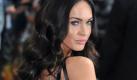 Hollywood-Beautie Megan Fox (Transformers) ist für ihre Eitelkeit bekannt. Bei Tätowierungen kennt sie aber kein Erbarmen mit ihrem Körper. Auf ihren Rippen befindet sich ein mehrzeiliger Schriftzug zu Ehren Mickey Roukes und ihr rechtes Schulterblatt wird von einem Shakespeare-Zitat verziert. We will all laugh at gilded butterflies (dt.: Wir werden alle über vergoldete Schmetterlinge lachen) ist dort zu lesen. Foto: dpa