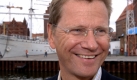 Er kann nur mit der CDU: FDP-Chef Guido Westerwelle hat sich auf Schwarz-Gelb als einzige Regierungsoption für seine Liberalen festgelegt. Wenn das klappt, würde er gerne Außenminister werden. Klappt es nicht, bleibt erneut nur die Opposition - damit aber könnte für Westerwelle die Luft an der Parteispitze dünner werden. Foto: dpa