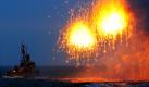 Mit einem Feuerwerk aus Täuschkörpern und Signalmunition wird in Rostock das Schnellboot Dachs bei seiner Rückkehr vom Auslandseinsatz im Libanon begrüßt. Mit der Rückkehr der Schnellboote in ihren Heimathafen Rostock endet nach dem 14-monatigen UNIFIL-Einsatz der bislang längste Auslandseinsatz von Einheiten der Marine.  Foto: dpa