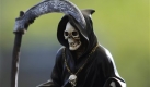 Bei einer Drogenrazzia in der mexikanischen Stadt Tijuana haben Polizisten diese Sensenmann-Skulptur beschlagnahmt. Foto: ap