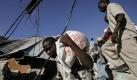 In ihrer Not beginnen die Überlebenden mit Plünderungen im Stadtzentrum von Port-au-Prince. Foto: dpa