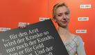 Halina Wawzyniak, stellvertretende Vorsitzende der Partei Die Linke, stellt am Mittwoch (07.04.2010) in Berlin anlässlich des Weltgesundheitstages ein Plakat mit dem Slogan 'Gesundheit ist keine Ware' vor, eine Aktion gegen Reformpläne der Bundesregierung. Foto: dapd