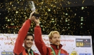Tischtennis Europameisterschaften in Stuttgart:  Timo Boll (l.) und Christian Süß halten bei der Preisverleihung nach ihrem Sieg gegen Zeng Yi und Blaszczy aus Polen den Siegerpokal in die Höhe. Foto: dpa