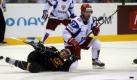 Wahnsinn! Das deutsche Eishockey-Nationalteam hat bei der Weltmeisterschaft in der Slowakei für eine echte Sensation gesorgt. Das Team von Uwe Krupp schlug Rekordweltmeister Russland erstmals bei einer WM. Thomas Greilinger und Patrick Reimer trafen beim 2:0-Sieg. Foto: dapd