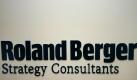 Das Logo der Unternehmensberatung Roland Berger Strategy: Das Projekt einer europäischen Ratingagentur steht einem Zeitungsbericht zufolge vor dem Aus. Foto: Guido Bergmann  Foto: dpa