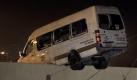 Diesen Van schleuderte der Sturm auf dem Flughafen von St. Louis im US-BundesstaatMissouri fast vom Parkdeck. Glas splitterte, Autos wurden herumgewirbelt, vier Menschen mussten nach CNN-Informationen in Krankenhäuser eingeliefert werden. Foto: dapd