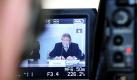 Bundesanwalt Rainer Griesbaum, gesehen im Monitor einer Kamera, spricht auf einer Pressekonferenz in Karlsruhe zum Anschlag auf US-Soldaten am Flughafen in Frankfurt am Main vom vergangenen Mittwoch. Bei dem Anschlag wurden zwei Soldaten getötet und zwei andere schwer verletzt. Der 21-jährige Täter sitzt mittlerweile in Untersuchungshaft und Griesbaum sagte es bestehe der Verdacht auf eine islamistisch motivierte Tat. Foto: dapd