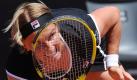 Die Russin Svetlana Kuznetsowa lauert beim internationalen Tennisturnier BNL d'Italia in Rom auf den nächsten Ball ihrer Gegnerin Greta Arn aus Ungarn. Auf der Weltrangliste findet sich Kuznetsowa derzeit auf dem 13. Platz, ihre Gegnerin auf Platz 51. Foto: dpa