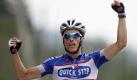 Der Franzose Sylvain Chavanel vom Team Quikstep ballt die Fäuste, als er die Ziellinie überquert. Chavanel gewann die siebte Etappe der 97. Tour de France. Foto: dpa