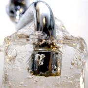 Mineralwasser kontra Rohrperle (Foto)