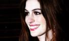 Hollywood-Schauspielerin Anne Hathaway (27) hat mittlerweile ihren Humor wiedergefunden, nachdem sich ihr Ex-Freund als Krimineller entpuppt hatte. Auf die Frage des US-Magazin Vogue, unter welchen Bedingungen sie einer Beziehung keine Change geben würde, sagte sie mit einem Lachen: Mhm, zum Beispiel Betrug?. Ihr Ex-Freund, der gebürtige Italiener Raffaello Follieri, hatte sich schuldig bekannt, Investoren um mehrere Millionen Dollar geprellt zu haben, indem er behauptete, bei Immobiliengeschäften gute Beziehungen zum Vatikan zu haben. Foto: dpa