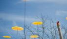 Ufos im Anflug? Gelbe Plexiglasscheibe sollen auf dem Gelände der Landesgartenschau in Bamberg das Sonnenlicht einfangen. Foto: David Ebener Foto: dpa