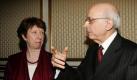 Der tunesische Premierminister Ghannouchi im Gespräch mit der EU-Außenbeauftragten Catherine Ashton. Tunesien erklärte sich bereit, mit befreundeten Staaten zusammenzuarbeiten, um Lösungen gegen die Flüchtlingsströme zu finden. Die EU ist allerdings uneins über den Umgang mit den Migranten. Foto: dpa