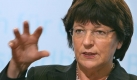 GesundheitsministerinUlla Schmidt (SPD) ist eigentlichLehrerin.Gut, so kann sie uns die Gesundheitsreform wenigstens richtig erklren. Foto: dpa