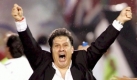 Kaum zu glauben: Der Nationaltrainer Paraguays, Gerardo Tata Martino, ist ein waschechter Argentinier und lief mit der paraguayanischen Nationalelf seinem Landsmann Maradona in der Qualifikation den Rang ab. Für die Südamerikaner ist es die achte WM-Teilnahme, übers Achtelfinale kam das Team jedoch noch nie hinaus. Foto: dpa
