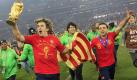 Carles Puyol: Auch Weltmeister Spanien könnte in vier Jahren ein anderes Gesicht zeigen. Abwehrass Puyol, der die deutsche Mannschaft aus dem Turnier köpfte, und Linksverteidiger Joan Capdevila sind in vier Jahren 36. Foto: dpa