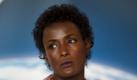 Die Menschenrechtsaktivistin Waris Dirie gibt am Mittwoch (09.09.2009) nach einem Treffen mit Bundesentwicklungsministerin Wieczorek-Zeul (SPD) eine Pressekonferenz im Bundesministerium für wirtschaftliche Zusammenarbeit und Entwicklung in Berlin. Im Mittelpunkt des Gesprächs stand das Engagement der beiden Frauen gegen die weibliche Genitalverstümmelung. Waris Dirie war von 1997 bis 2003 UN-Sonderbotschafterin gegen die Verstümmelung weiblicher Genitalien und stellt am Abend ihren Film 'Wüstenblume' vor. Foto: Arno Burgi dpa/lbn +++(c) dpa - Bildfunk+++ Foto: dpa