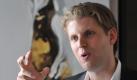 Eric Trump, der Sohn des US-Wirtschaftsmagnats Donald Trump, spricht in einem Interview in Panama City, Panama. Eric und sein Bruder Donald Jr. sagten, sie freuen sich über  die Entscheidung ihres Vaters, bei den US-Präsidentschaftswahlen 2012 nicht anzutreten. Foto: dpa