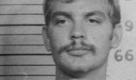 Der US-Amerikaner Jeffrey Dahmer beging im Bundesstaat Wisconsin zwischen 1978 und 1991 mindestens 17 Morde, zumeist an farbigen Männern und Jungen. Zu lebenslanger Haft verurteilt, wurde er 1994 von einem Mithäftling erschlagen. Foto: mugshots.org