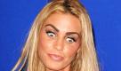 Bei einer Autogrammstunde für ihr Magazin Katie bei WH Smith in Milton Keynes (England) macht Boxenluder Katie Price große Augen. Wir auch, denn nun ist sie Chefredakteurin, Chefherausgeberin und Chefschreiberin.
  Foto: dapd