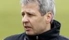 Wieder zurück in der Bundesliga ist Lucien Favre. Der neue Trainer von Borussia Mönchengladbach wartet auch sofort mit einem Novum auf: Er siezt seine Spieler und sie ihn natürlich auch. Es sei für Favre der verbale Ausdruck von Anstand. Foto: dapd