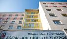 Das Sozial-kulturelle Zentrum des Volkssolidarität Dresden e.V. am Montag (18.10.2010) in Dresden Gorbitz. Der Verein wird am 24. Oktober 65 Jahre alt. Er wurde nach dem Zweiten Weltkrieg in Dresden gegründet und hat bundesweit fast 300.000 Mitglieder. Damit ist die Volkssolidarität mit ihren Seniorenheimen, Pflegendiensten, Klubs und Kindertagesstätten der in Deutschland größte Wohlfahrtsverband. Foto: Oliver Killig /lsn +++(c) ZB-FUNKREGIO OST - Honorarfrei nur für Bezieher des ZB-Regiodienstes+++ Foto: dpa