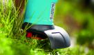 Alle Stellen, die selbst sportlichste Mäher nicht mehr erreichen, sind ein Fall für den Trimmer. Hier: der Gardena Turbotrimmer. Foto: gardena
