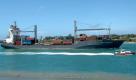 ARCHIV - Der deutsche Frachter 'Hansa Stavanger' läuft am 08.08.2009 in den Hafen von Mombasa in Keina ein. Der Kapitän des monatelang von Piraten entführten Hamburger Frachters 'Hansa Stavanger', Krzysztof Kotiuk, ist nach Medienberichten entlassen worden. Die Reederei Leonhardt & Blumberg habe dies mit wirtschaftlichen Problemen begründet. Eine Stellungnahme des Unternehmens war am Dienstag zunächst nicht zu erhalten. EPA +++(c) dpa - Bildfunk+++ Foto: dpa