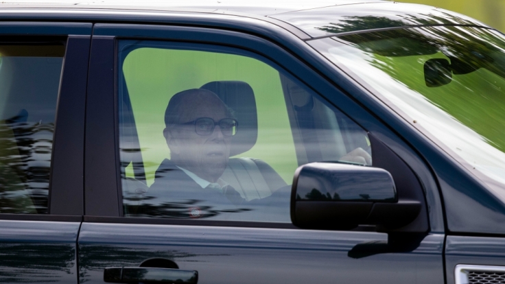 Prinz Philip gibt seinen Führerschein ab.