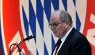 FC-Bayern-Präsident Uli Hoeneß spricht bei der Jahreshauptversammlung. Foto: Frank Leonhardt Foto: dpa